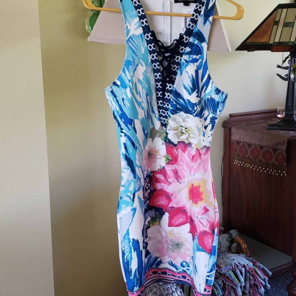 Dress - Picture 2 of 5